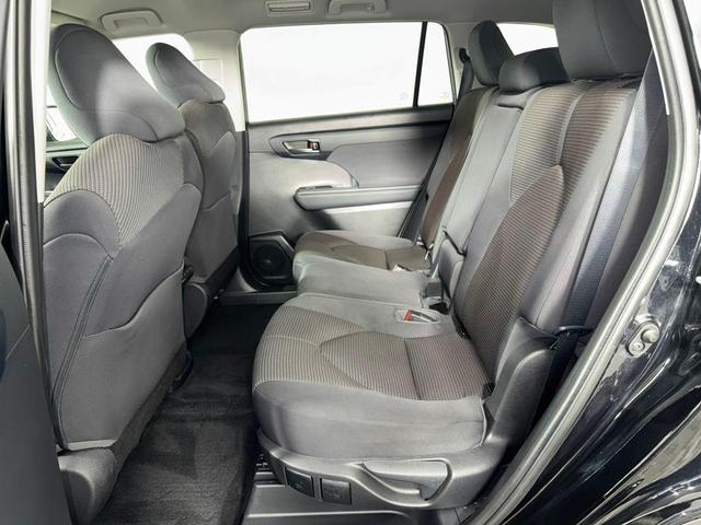 Photo of 2022 Midnight Black Metallic Toyota Highlander
