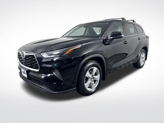 Photo of 2022 Midnight Black Metallic Toyota Highlander