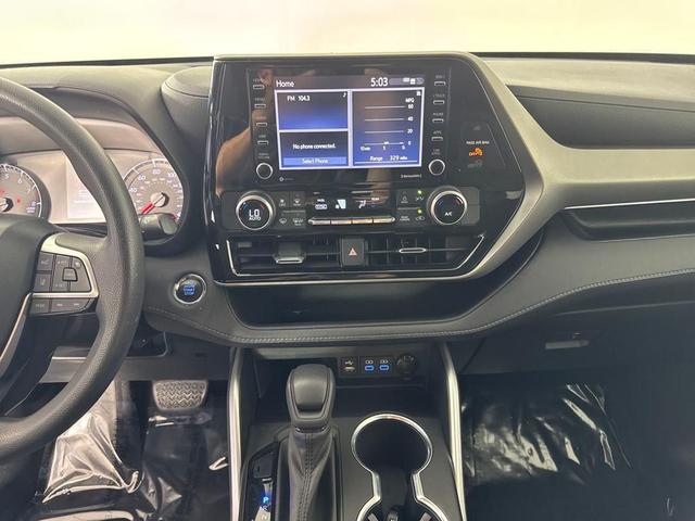 Photo of 2022 Midnight Black Metallic Toyota Highlander