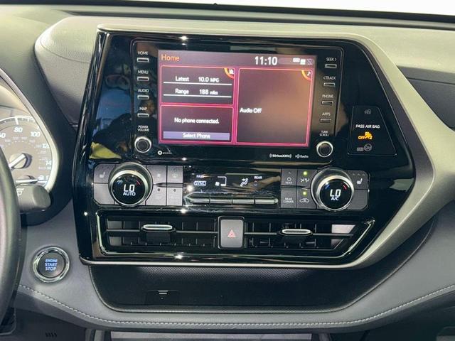 Photo of 2022 Midnight Black Metallic Toyota Highlander