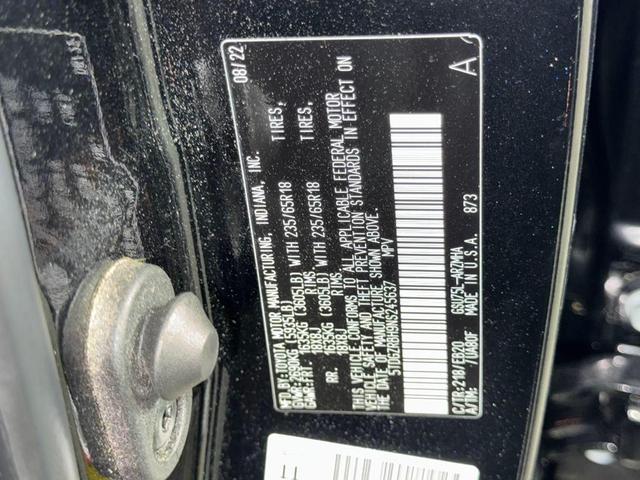 Photo of 2022 Midnight Black Metallic Toyota Highlander
