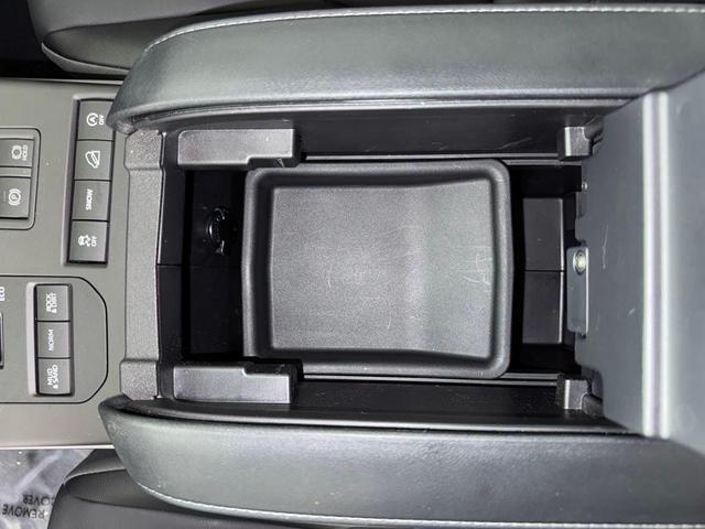 Photo of 2022 Midnight Black Metallic Toyota Highlander
