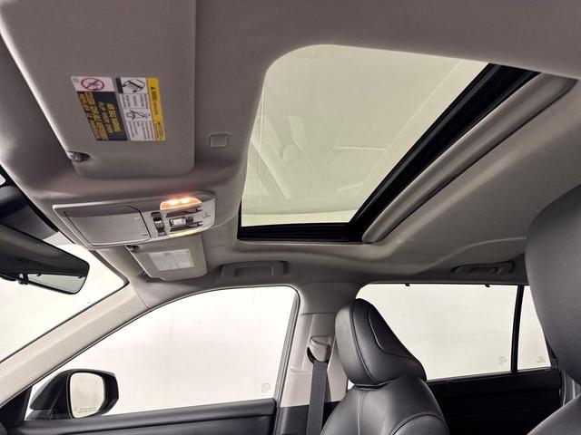 Photo of 2022 Midnight Black Metallic Toyota Highlander