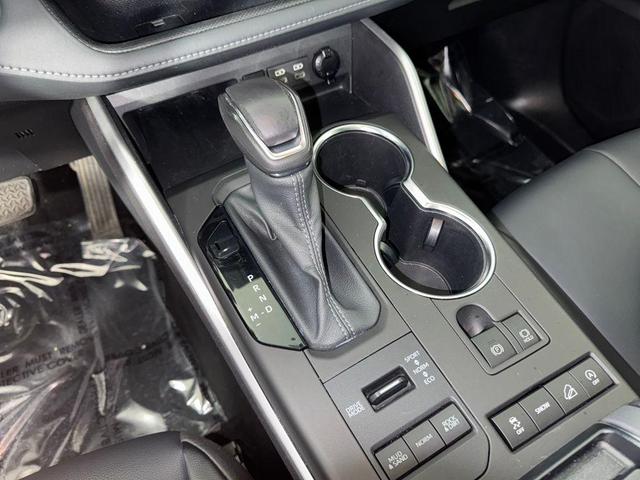 Photo of 2022 Celestial Silver Metallic Toyota Highlander