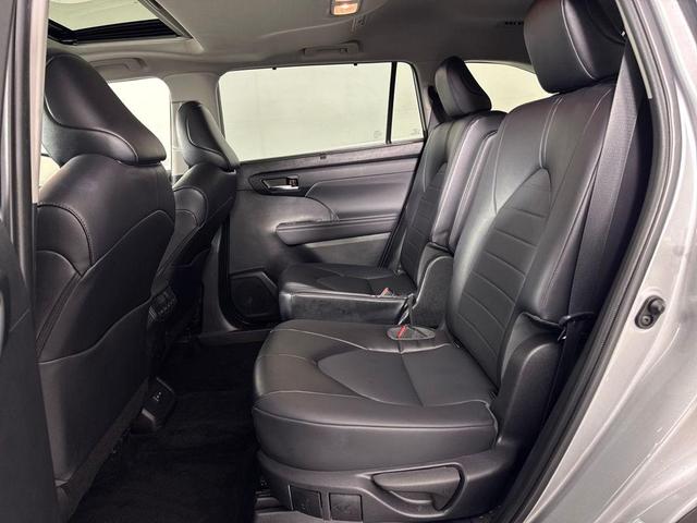 Photo of 2022 Celestial Silver Metallic Toyota Highlander