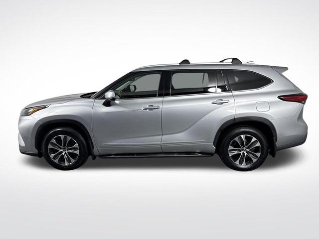 Photo of 2022 Celestial Silver Metallic Toyota Highlander