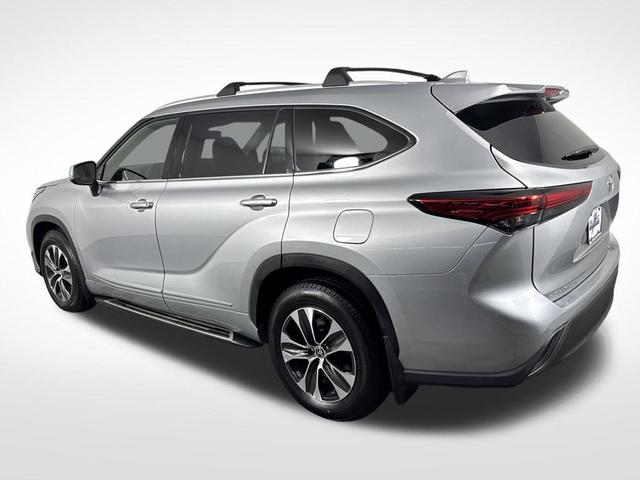 Photo of 2022 Celestial Silver Metallic Toyota Highlander