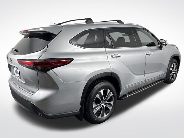 Photo of 2022 Celestial Silver Metallic Toyota Highlander