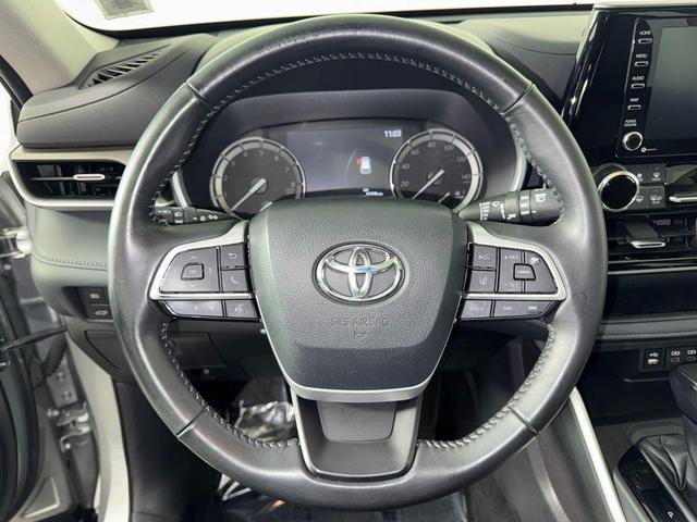 Photo of 2022 Celestial Silver Metallic Toyota Highlander