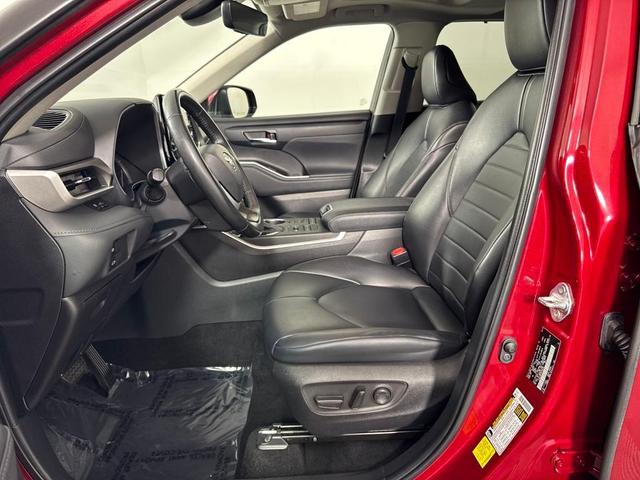 Photo of 2022 Ruby Flare Pearl Toyota Highlander