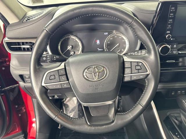 Photo of 2022 Ruby Flare Pearl Toyota Highlander