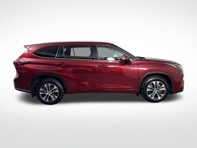 Photo of 2022 Ruby Flare Pearl Toyota Highlander