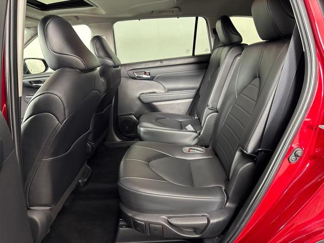 Photo of 2022 Ruby Flare Pearl Toyota Highlander
