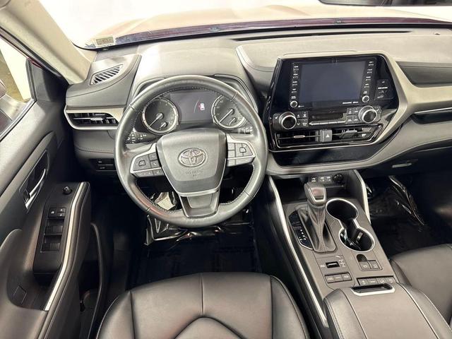 Photo of 2022 Ruby Flare Pearl Toyota Highlander