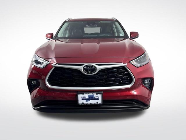 Photo of 2022 Ruby Flare Pearl Toyota Highlander