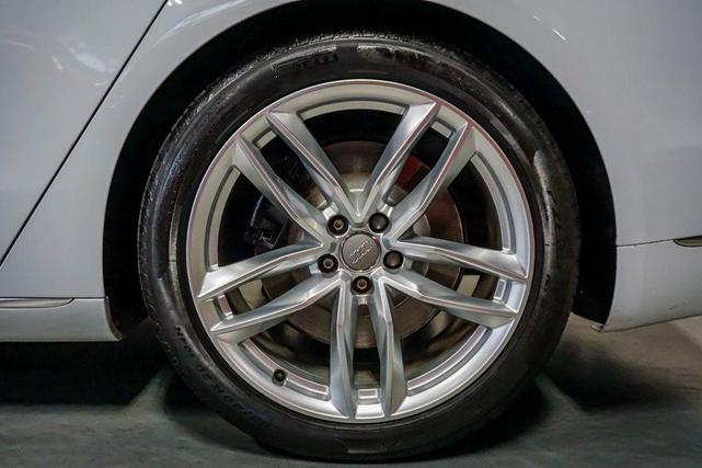 Photo of 2015 Glacier White Metallic Audi A8