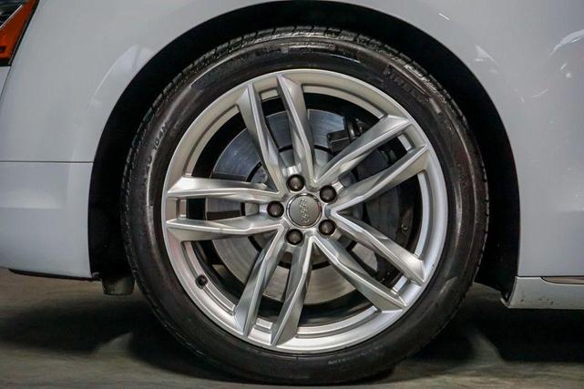 Photo of 2015 Glacier White Metallic Audi A8