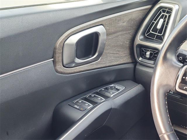 Photo of 2022 Glacial White Pearl Kia Sorento