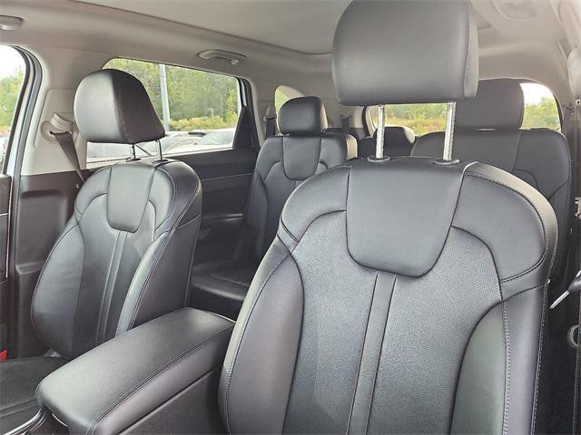 Photo of 2022 Glacial White Pearl Kia Sorento