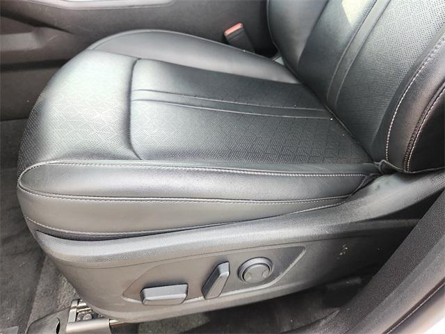 Photo of 2022 Glacial White Pearl Kia Sorento
