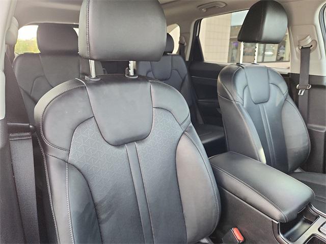 Photo of 2022 Glacial White Pearl Kia Sorento