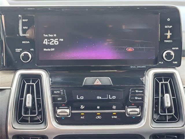 Photo of 2022 Glacial White Pearl Kia Sorento