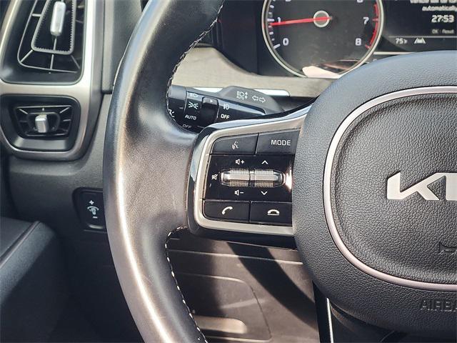 Photo of 2022 Glacial White Pearl Kia Sorento