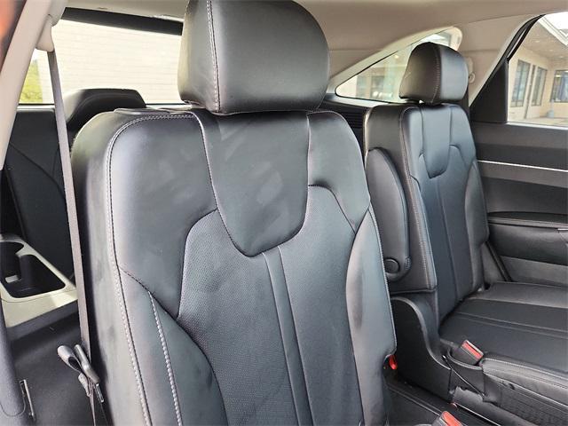 Photo of 2022 Glacial White Pearl Kia Sorento