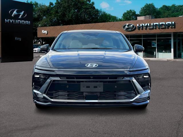 Photo of 2025 Abyss Black Hyundai SONATA Hybrid