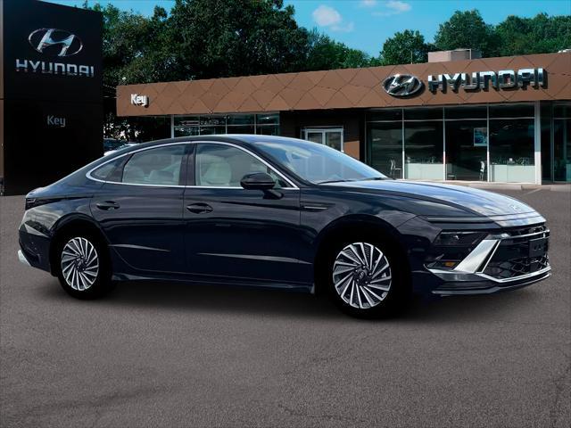 Photo of 2025 Abyss Black Hyundai SONATA Hybrid