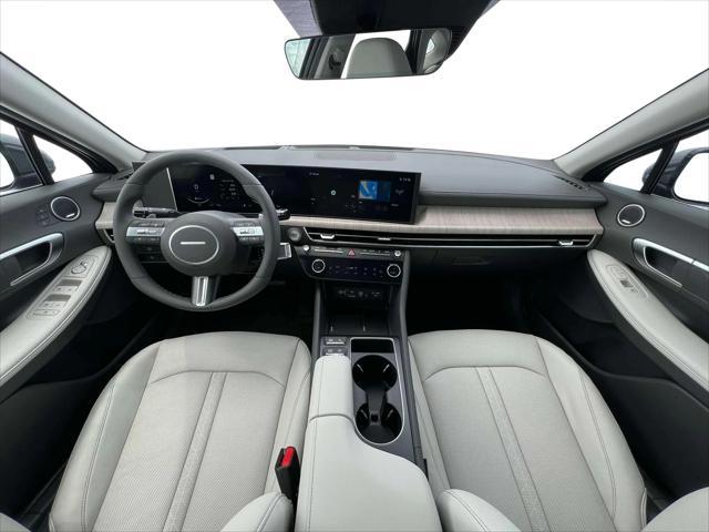 Photo of 2025 Abyss Black Hyundai SONATA Hybrid