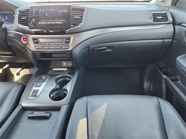 Photo of 2022 Crystal Black Pearl Honda Pilot