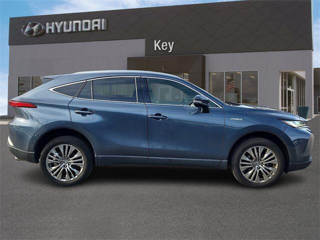 Photo of 2021 Coastal Gray Metallic Toyota Venza