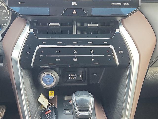 Photo of 2021 Coastal Gray Metallic Toyota Venza