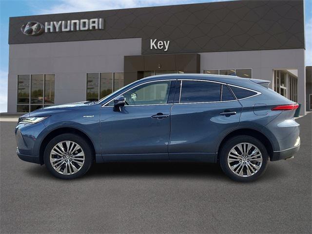 Photo of 2021 Coastal Gray Metallic Toyota Venza