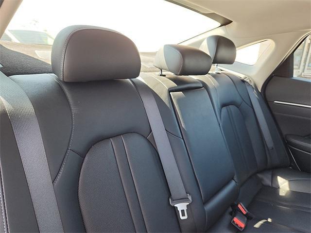Photo of 2022 Quartz White Hyundai SONATA