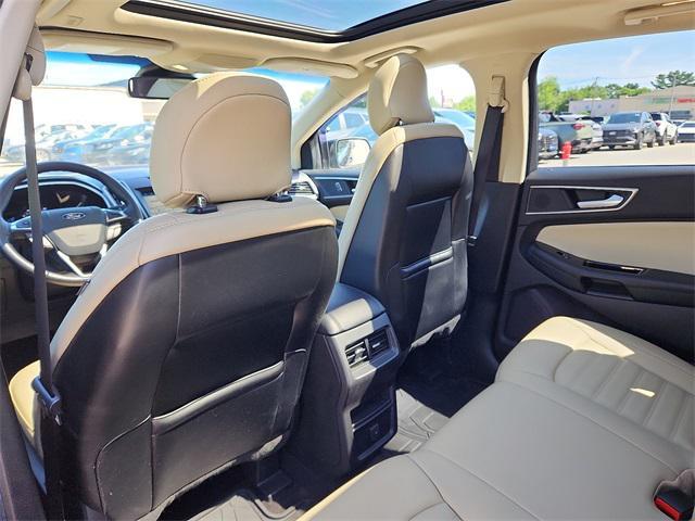 Photo of 2019 Black Metallic Ford Edge