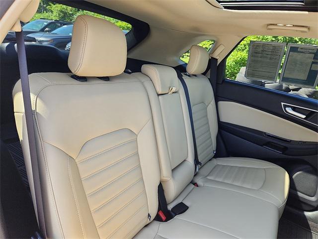 Photo of 2019 Black Metallic Ford Edge