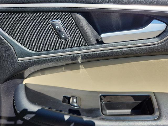 Photo of 2019 Black Metallic Ford Edge