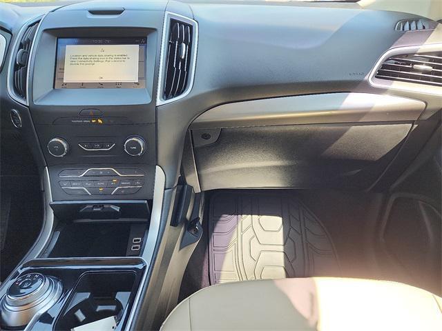 Photo of 2019 Black Metallic Ford Edge