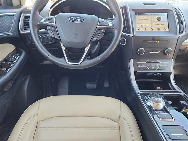 Photo of 2019 Black Metallic Ford Edge