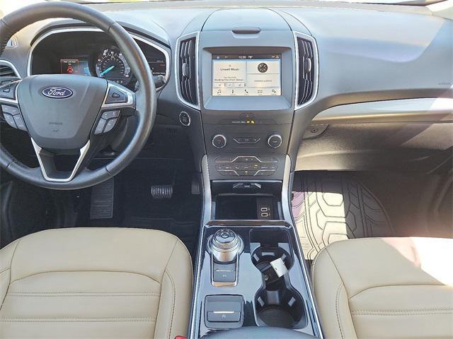 Photo of 2019 Black Metallic Ford Edge