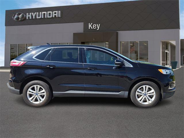 Photo of 2019 Black Metallic Ford Edge