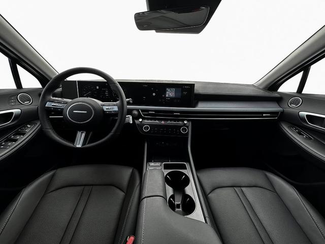Photo of 2025 Silver Hyundai SONATA Hybrid