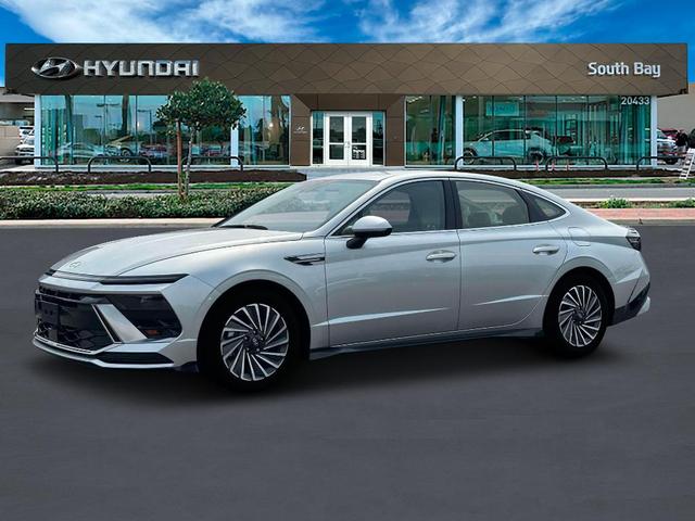 Photo of 2025 Silver Hyundai SONATA Hybrid
