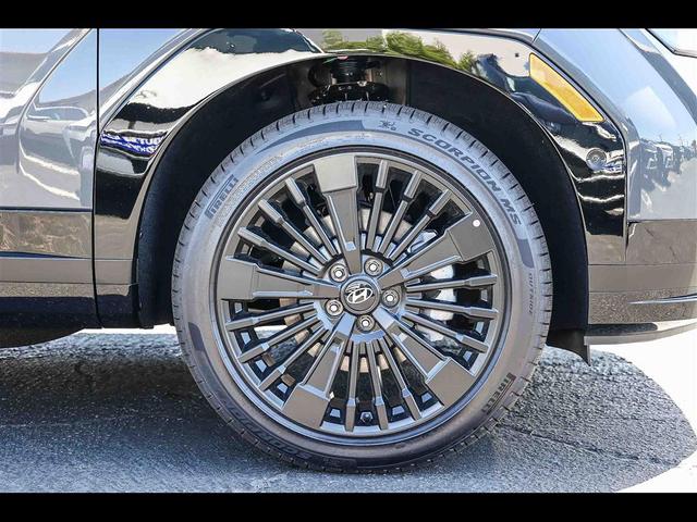 Photo of 2025 Gray Hyundai SANTA FE HEV