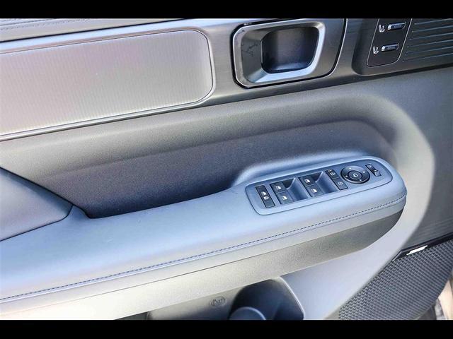 Photo of 2025 Gray Hyundai SANTA FE HEV