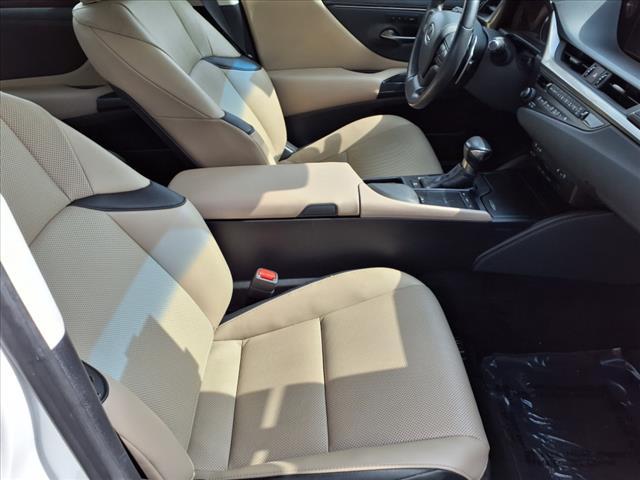 Photo of 2020 Eminent White Pearl Lexus ES 350