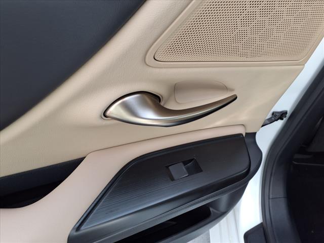 Photo of 2020 Eminent White Pearl Lexus ES 350