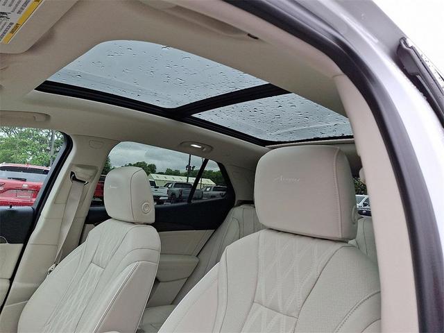 Photo of 2021 Summit White Buick Envision